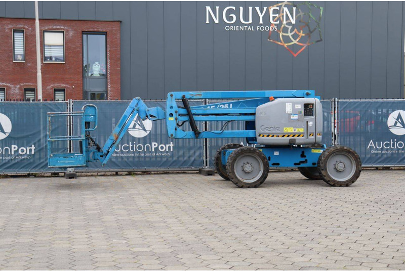 Genie Z-45/25J - Liigendpoom: pilt 1 Genie Z-45/25J - Liigendpoom: pilt 1