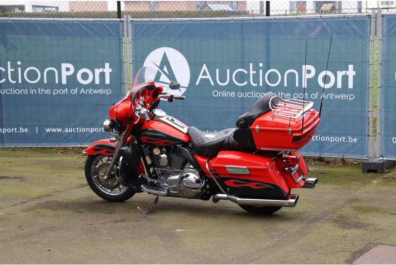 Harley-Davidson Ultra Glide CVO - Mootorratas: pilt 3 Harley-Davidson Ultra Glide CVO - Mootorratas: pilt 3