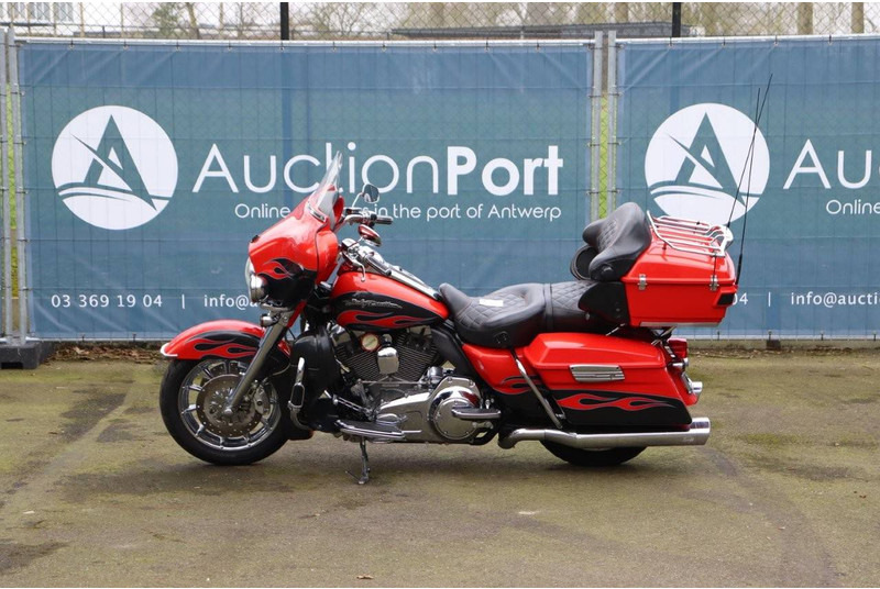 Harley-Davidson Ultra Glide CVO - Mootorratas: pilt 2 Harley-Davidson Ultra Glide CVO - Mootorratas: pilt 2
