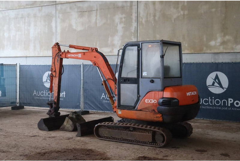 Hitachi EX30-2 - Lintekskavaator: pilt 3 Hitachi EX30-2 - Lintekskavaator: pilt 3