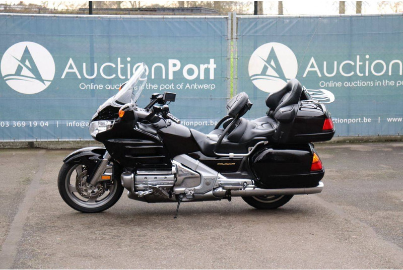 Honda GL1800 - Mootorratas: pilt 1 Honda GL1800 - Mootorratas: pilt 1