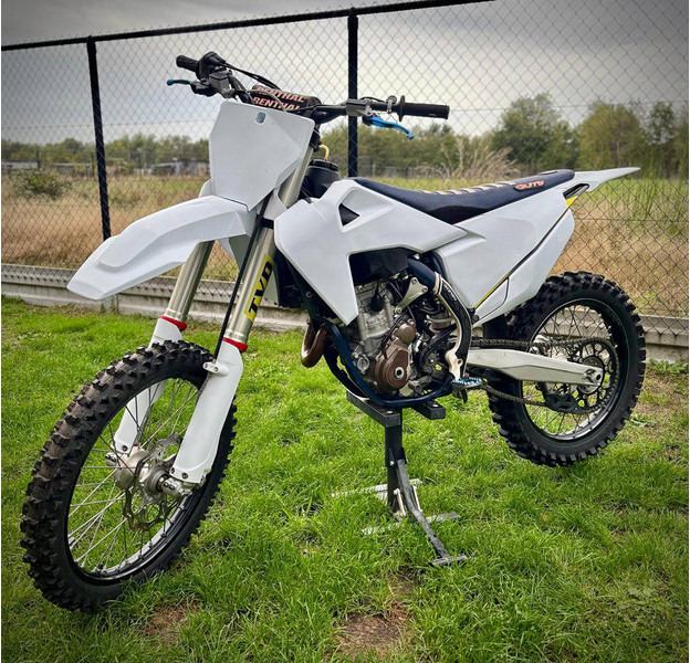Husqvarna 250 F - Mootorratas: pilt 1 Husqvarna 250 F - Mootorratas: pilt 1