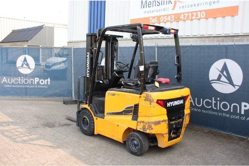 Hyundai 15B-9 - Elektritõstuk: pilt 3 Hyundai 15B-9 - Elektritõstuk: pilt 3