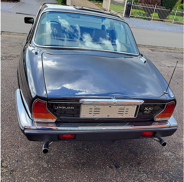 Jaguar 'XJ (series III) 6 _ 4.2 Manual 5-Speed - Sedaan: pilt 2 Jaguar 'XJ (series III) 6 _ 4.2 Manual 5-Speed - Sedaan: pilt 2