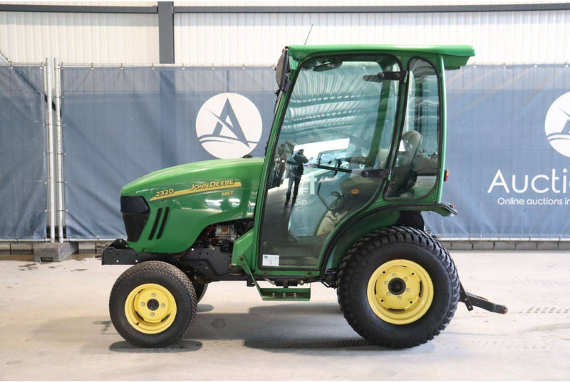 John Deere 2320 - Traktor: pilt 2 John Deere 2320 - Traktor: pilt 2