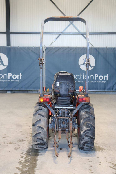 Kubota B2420 - Traktor: pilt 5 Kubota B2420 - Traktor: pilt 5