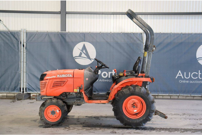 Kubota B2420 - Traktor: pilt 2 Kubota B2420 - Traktor: pilt 2