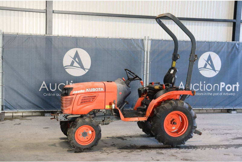 Kubota B2420 - Traktor: pilt 1 Kubota B2420 - Traktor: pilt 1