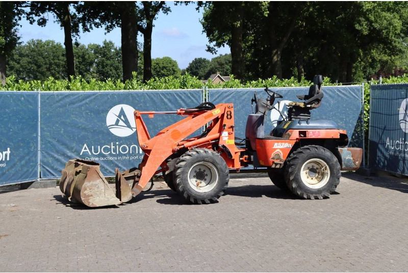 Kubota R520NH - Rataslaadur: pilt 1 Kubota R520NH - Rataslaadur: pilt 1