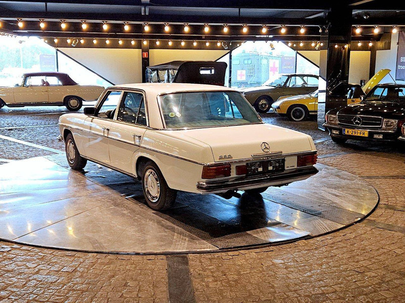 Mercedes-Benz 200-serie 230 (W115) /8 - Sedaan: pilt 3 Mercedes-Benz 200-serie 230 (W115) /8 - Sedaan: pilt 3