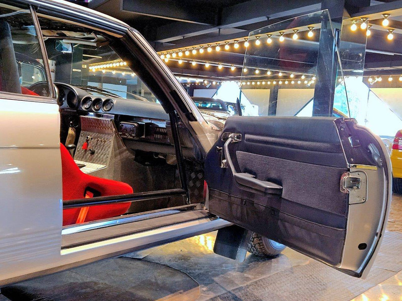 Sedaan Mercedes-Benz SLC (C107) _ 450 5.0: pilt 18