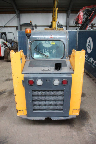 Mustang R135 - Rataslaadur: pilt 4 Mustang R135 - Rataslaadur: pilt 4