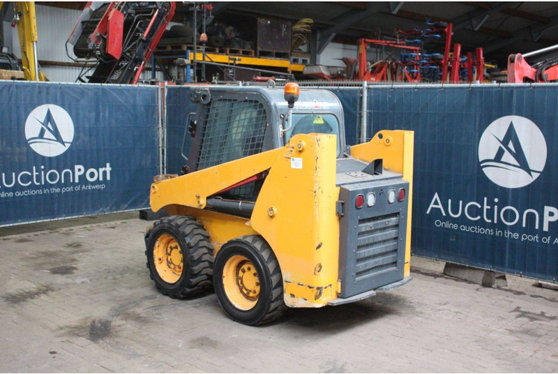 Mustang R135 - Rataslaadur: pilt 3 Mustang R135 - Rataslaadur: pilt 3