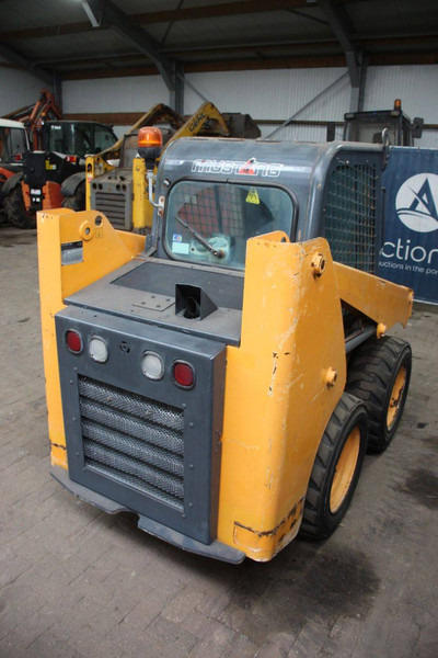 Mustang R135 - Rataslaadur: pilt 5 Mustang R135 - Rataslaadur: pilt 5