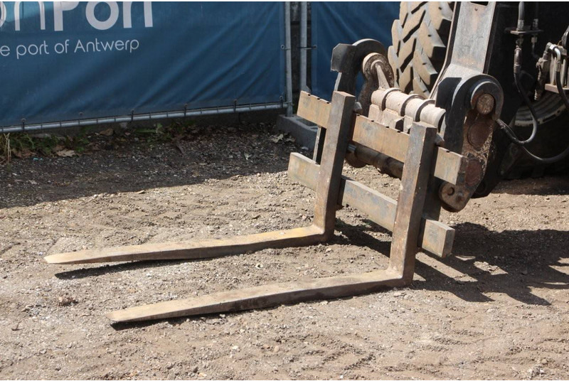 Teleskooplaadur New Holland LM425: pilt 9