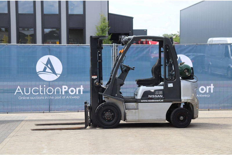 Nissan UD02A25PQ - Gaasitõstuk: pilt 1 Nissan UD02A25PQ - Gaasitõstuk: pilt 1