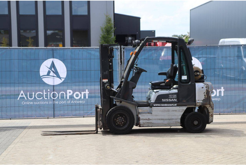 Nissan UD02A25PQ - Gaasitõstuk: pilt 1 Nissan UD02A25PQ - Gaasitõstuk: pilt 1
