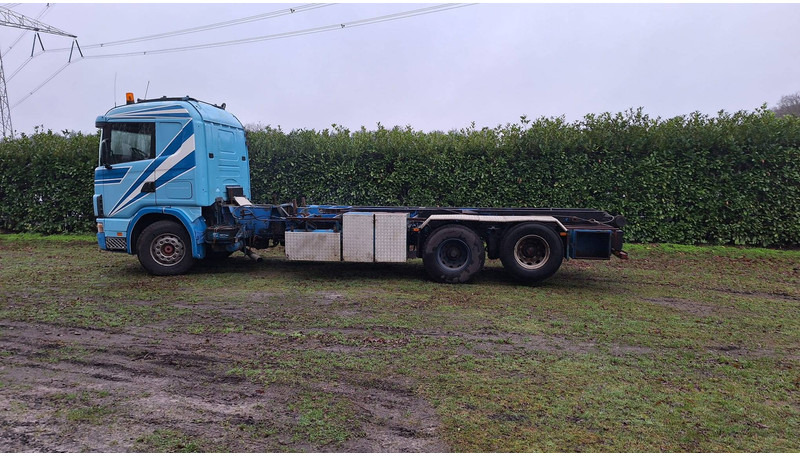 Scania R144 GB 6X2 NA 90190 - Konteinerveduk/ Tõstukiga veoauto: pilt 1 Scania R144 GB 6X2 NA 90190 - Konteinerveduk/ Tõstukiga veoauto: pilt 1