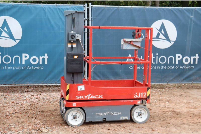 Skyjack SJ12 - Platvorm: pilt 1 Skyjack SJ12 - Platvorm: pilt 1
