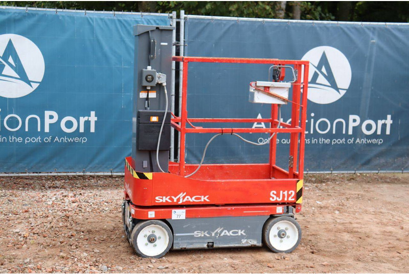 Skyjack SJ12 - Platvorm: pilt 1 Skyjack SJ12 - Platvorm: pilt 1