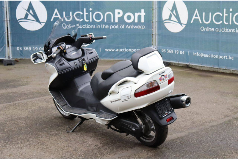 Suzuki Burgman 650 Executive - Mootorratas: pilt 4 Suzuki Burgman 650 Executive - Mootorratas: pilt 4