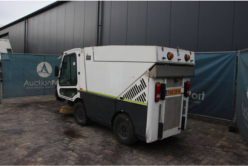 TENNANT A60 - Tänavapühkimismasin: pilt 3 TENNANT A60 - Tänavapühkimismasin: pilt 3