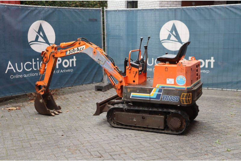 Takeuchi TB080 - Miniekskavaator: pilt 3 Takeuchi TB080 - Miniekskavaator: pilt 3