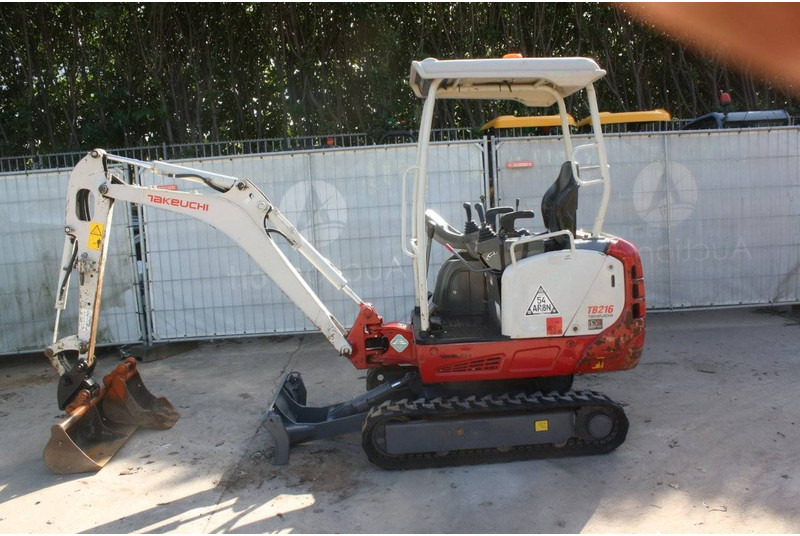 Takeuchi TB216 - Miniekskavaator: pilt 2 Takeuchi TB216 - Miniekskavaator: pilt 2