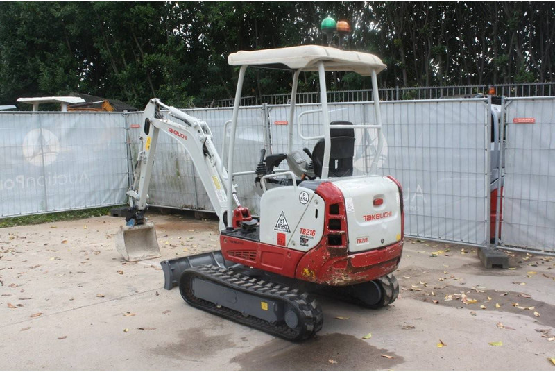 Takeuchi TB216 - Miniekskavaator: pilt 2 Takeuchi TB216 - Miniekskavaator: pilt 2