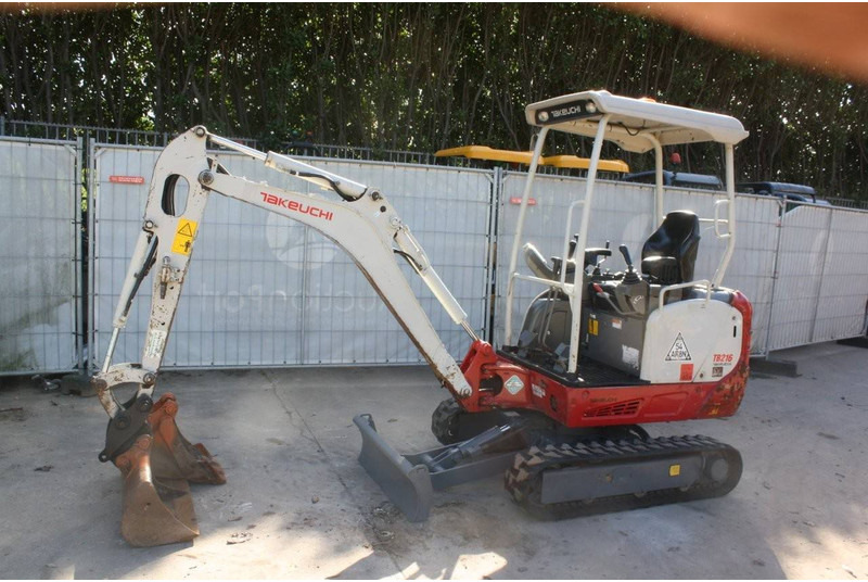 Takeuchi TB216 - Miniekskavaator: pilt 1 Takeuchi TB216 - Miniekskavaator: pilt 1