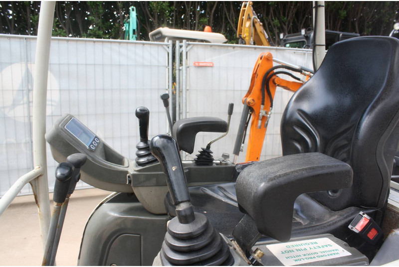 Miniekskavaator Takeuchi TB216: pilt 12