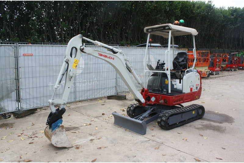 Takeuchi TB216 - Miniekskavaator: pilt 1 Takeuchi TB216 - Miniekskavaator: pilt 1