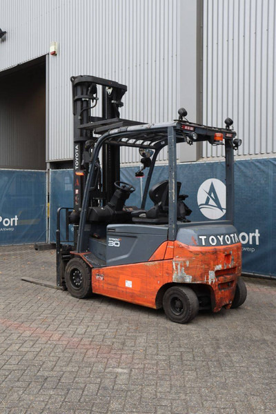 Toyota 8FBMT30 - Elektritõstuk: pilt 4 Toyota 8FBMT30 - Elektritõstuk: pilt 4