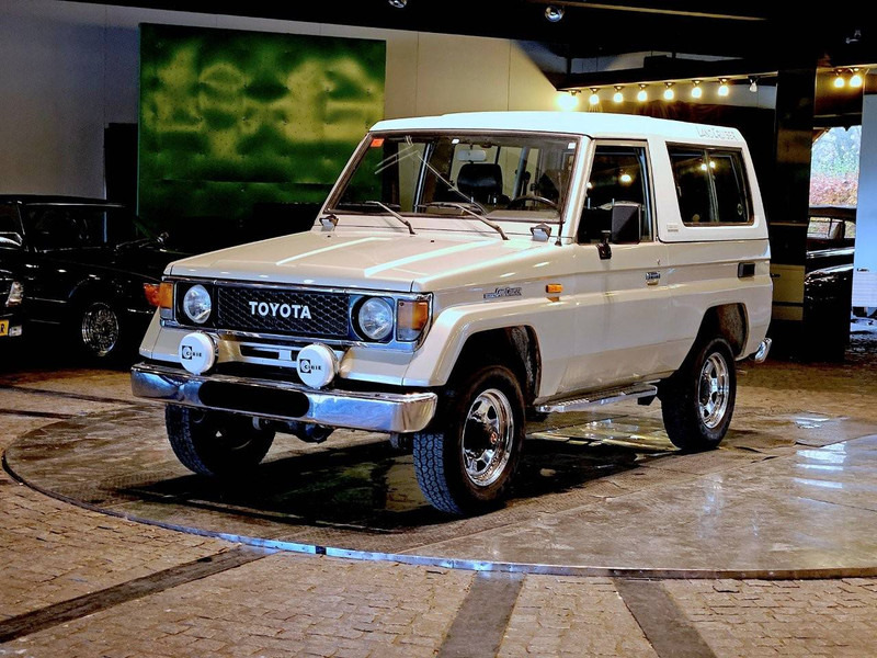 Toyota Land Cruiser 2.0 Turbo-D - Sedaan: pilt 1 Toyota Land Cruiser 2.0 Turbo-D - Sedaan: pilt 1
