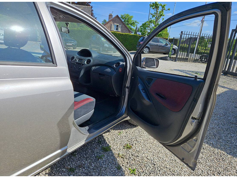 Sedaan Toyota Yaris (I - update) 1.0 16v VVT-i: pilt 19