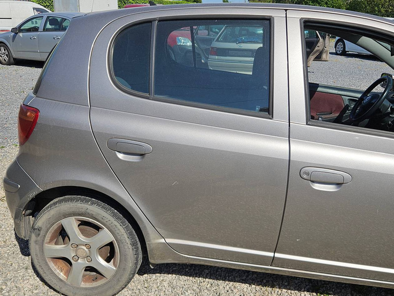 Sedaan Toyota Yaris (I - update) 1.0 16v VVT-i: pilt 15