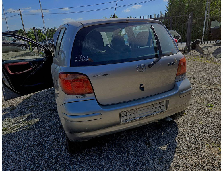 Sedaan Toyota Yaris (I - update) 1.0 16v VVT-i: pilt 9