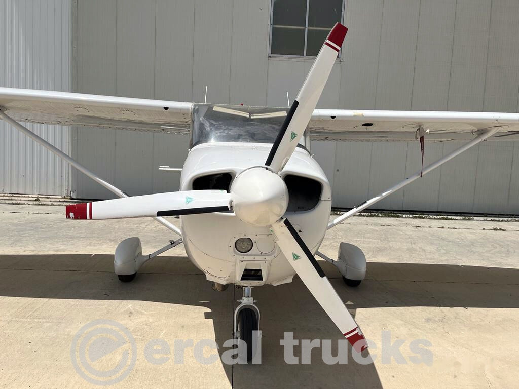 1977 Cessna 172N Diesel TC-EHO Airplane - Õhusõidukite maapealsed teenindusseadmed: pilt 4 1977 Cessna 172N Diesel TC-EHO Airplane - Õhusõidukite maapealsed teenindusseadmed: pilt 4