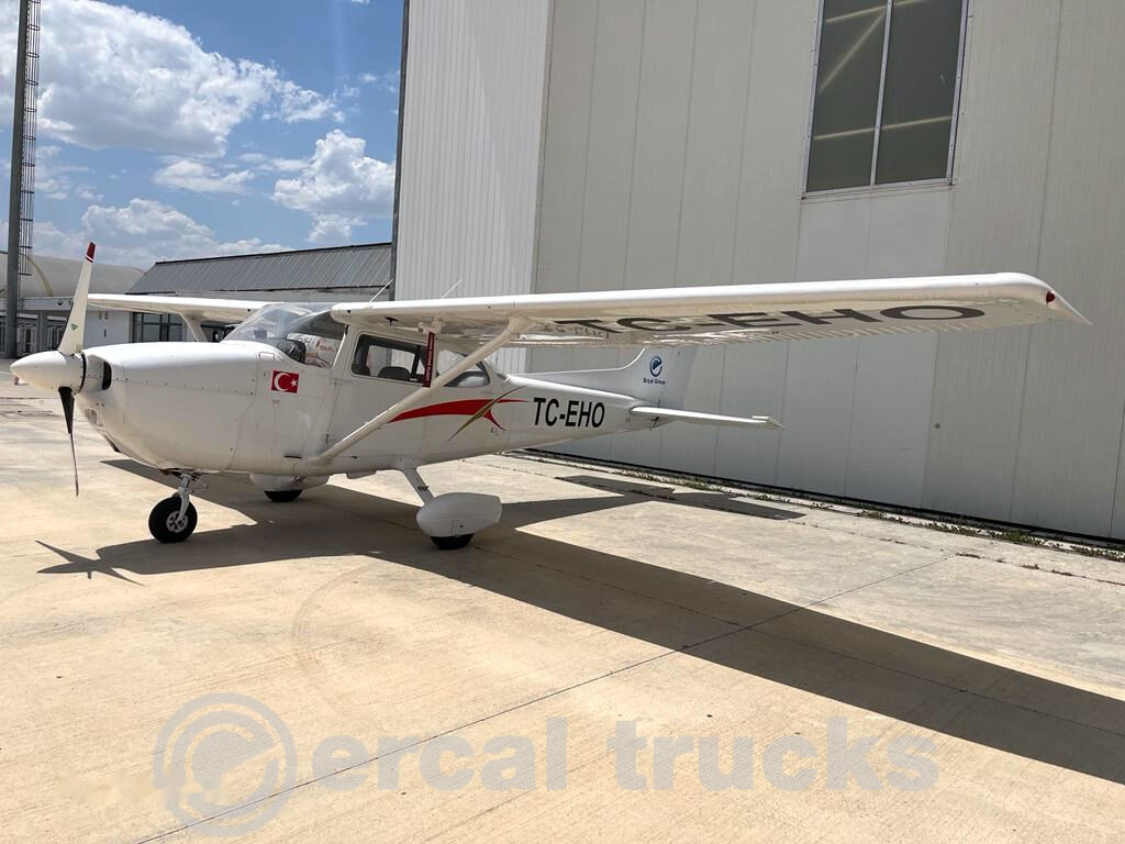 1977 Cessna 172N Diesel TC-EHO Airplane - Õhusõidukite maapealsed teenindusseadmed: pilt 1 1977 Cessna 172N Diesel TC-EHO Airplane - Õhusõidukite maapealsed teenindusseadmed: pilt 1