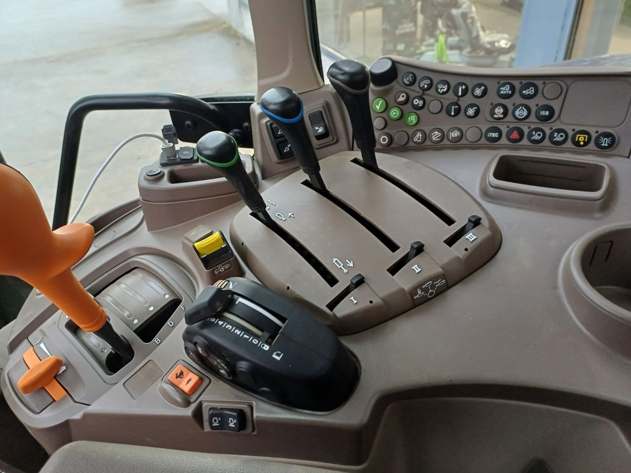 John Deere 6130m - Traktor: pilt 4 John Deere 6130m - Traktor: pilt 4