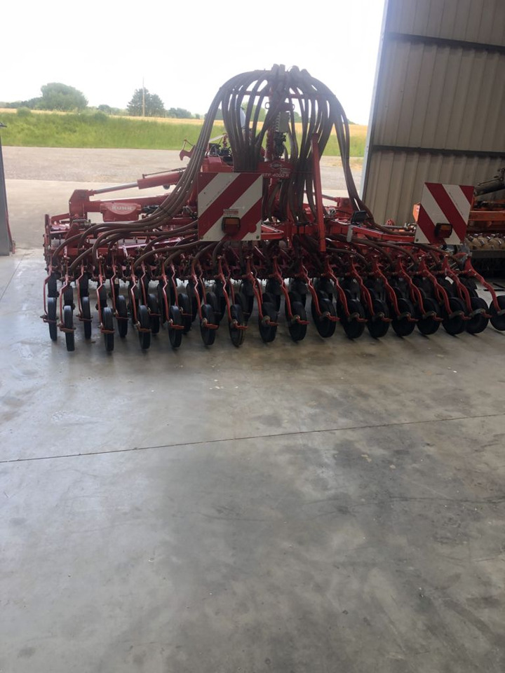 Kuhn VENTA TF1500 + Kuhn HR4004DR - Kombain-külvimasin: pilt 4 Kuhn VENTA TF1500 + Kuhn HR4004DR - Kombain-külvimasin: pilt 4