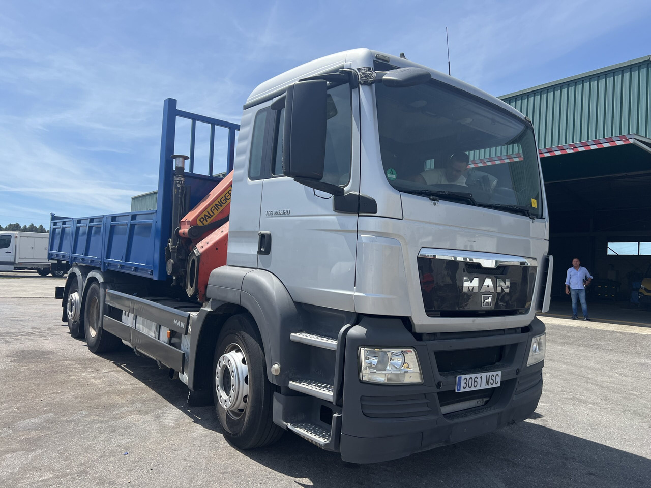 CAMION GRUA Y BASCULANTE MAN 26320 - Kallurauto, Kraanaga veoauto: pilt 4 CAMION GRUA Y BASCULANTE MAN 26320 - Kallurauto, Kraanaga veoauto: pilt 4