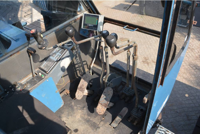 Roomikkraana Hitachi KH 500-3: pilt 18