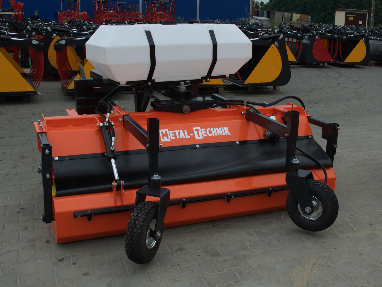 Metal-Technik Zamiatarka 1400 mm / Kehrmaschine 1400 mm/Sweeper 1400 mm/ Подметальная машина 1400 мм - Hari: pilt 3 Metal-Technik Zamiatarka 1400 mm / Kehrmaschine 1400 mm/Sweeper 1400 mm/ Подметальная машина 1400 мм - Hari: pilt 3