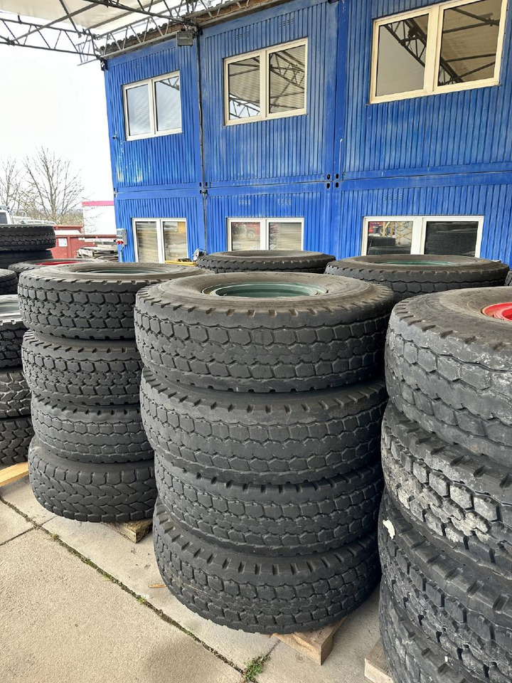 Liebherr Zubehör = Kompletträder 16 x Bridgestone VHS 445/95 R25 (16.00 R25) - Autokraana: pilt 2 Liebherr Zubehör = Kompletträder 16 x Bridgestone VHS 445/95 R25 (16.00 R25) - Autokraana: pilt 2