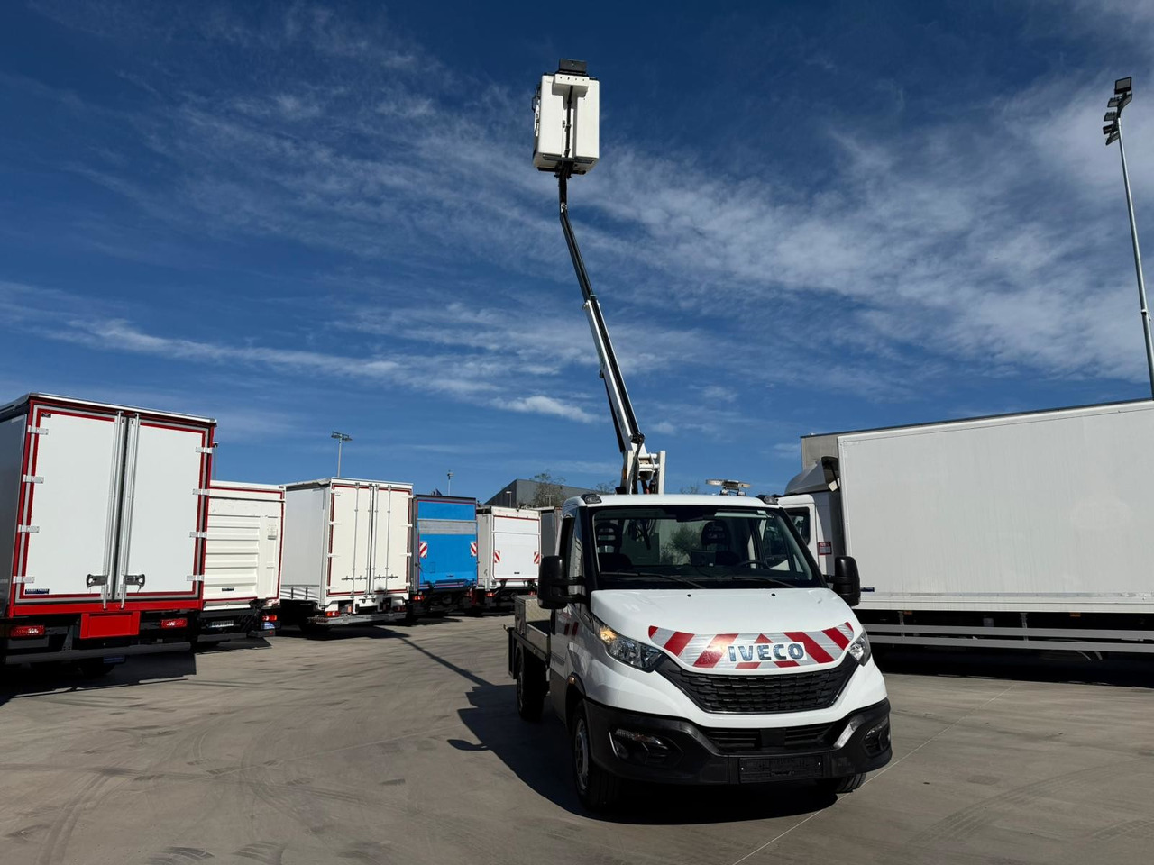 IVECO 35S14 Daily E6 (Basket) - Veoautolt tõusev platvorm: pilt 4 IVECO 35S14 Daily E6 (Basket) - Veoautolt tõusev platvorm: pilt 4
