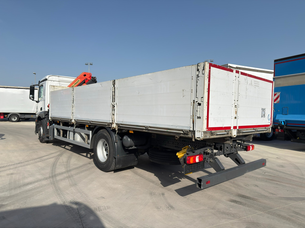 MERCEDES BENZ 18.30 Antos E6 (Platform and Grave) - Madelveok/ Platvormveok, Kraanaga veoauto: pilt 4 MERCEDES BENZ 18.30 Antos E6 (Platform and Grave) - Madelveok/ Platvormveok, Kraanaga veoauto: pilt 4