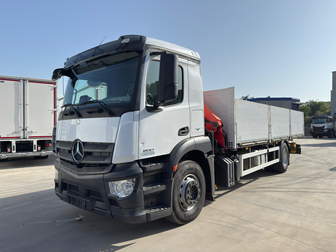 MERCEDES BENZ 18.30 Antos E6 (Platform and Grave) - Madelveok/ Platvormveok, Kraanaga veoauto: pilt 1 MERCEDES BENZ 18.30 Antos E6 (Platform and Grave) - Madelveok/ Platvormveok, Kraanaga veoauto: pilt 1