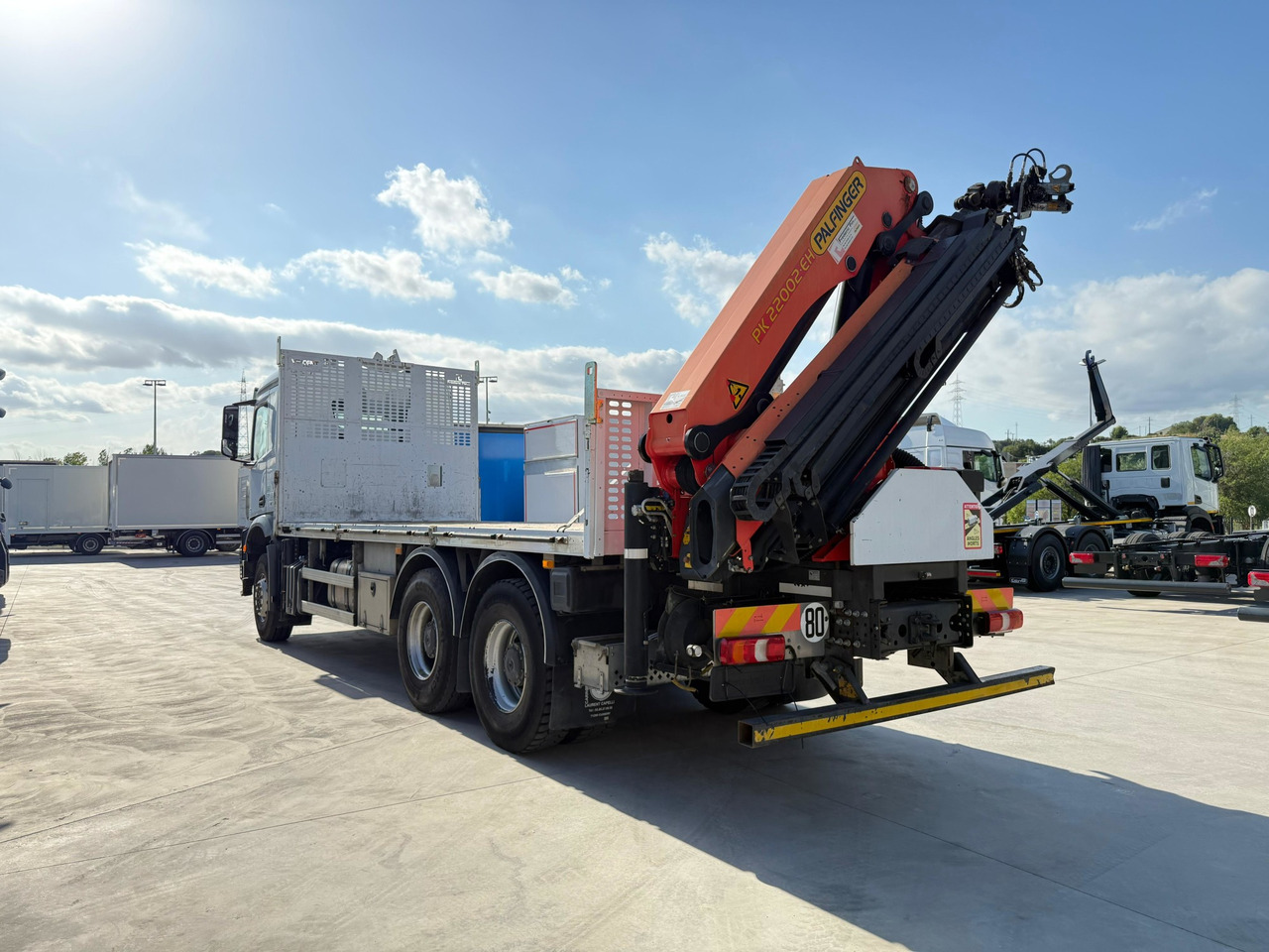 MERCEDES BENZ 26.36 Arocs E6 (Platform and Crane) - Madelveok/ Platvormveok, Kraanaga veoauto: pilt 2 MERCEDES BENZ 26.36 Arocs E6 (Platform and Crane) - Madelveok/ Platvormveok, Kraanaga veoauto: pilt 2