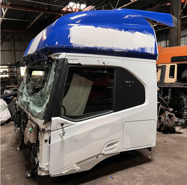 Iveco 2022 - Uks ja varuosad: pilt 1 Iveco 2022 - Uks ja varuosad: pilt 1